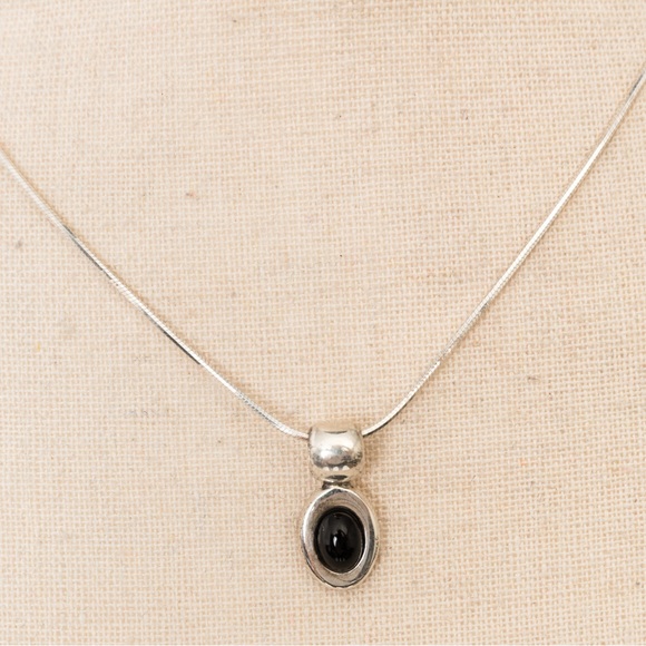 Vintage minimalist oval sterling silver pendant black onyx stone southwestern - Picture 2 of 15